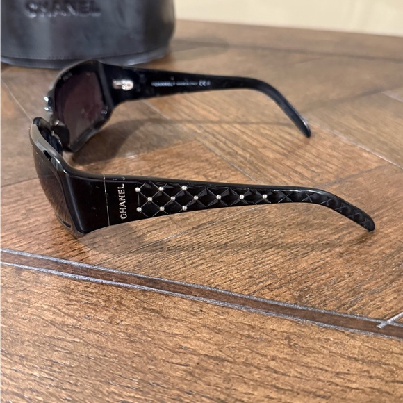 Authentic CHANEL 5097 sunglasses - Picture 6 of 9